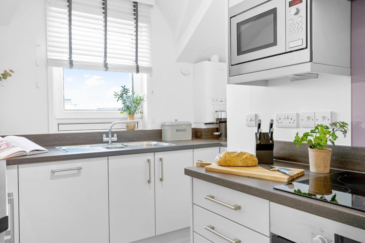 Wellswood Apartment - Sunny Apartment With Stunning Sea Views And Private Balcony ทอร์คิ ภายนอก รูปภาพ